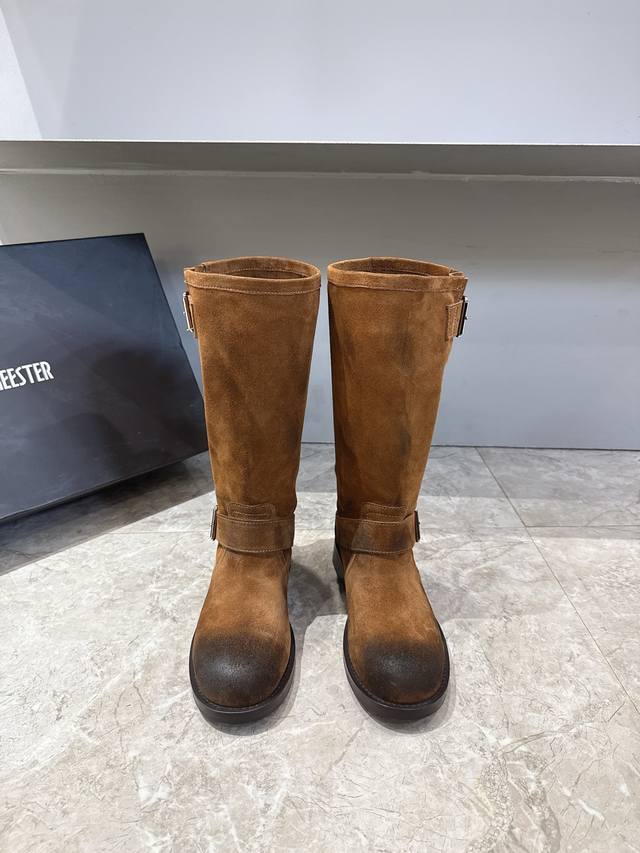 Ann Demeuemees***Ann高靴 哑光皮质自带暗黑氛围 绑带设计添几分酷飒 硬朗靴型撑满气场 是时髦精玩转街头 诠释先锋风格的绝佳利器 面料：进口头