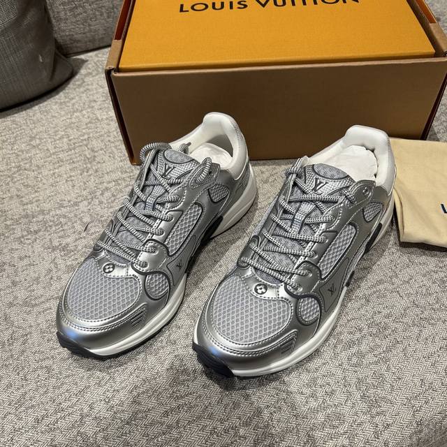 驴家最新原单货 女神配美 品质和高端 细节拍的特清楚 美是给有品味的人欣赏的 专柜码数B大半码0.25 Mm可以正常来单 Size：35、36、37、38、39