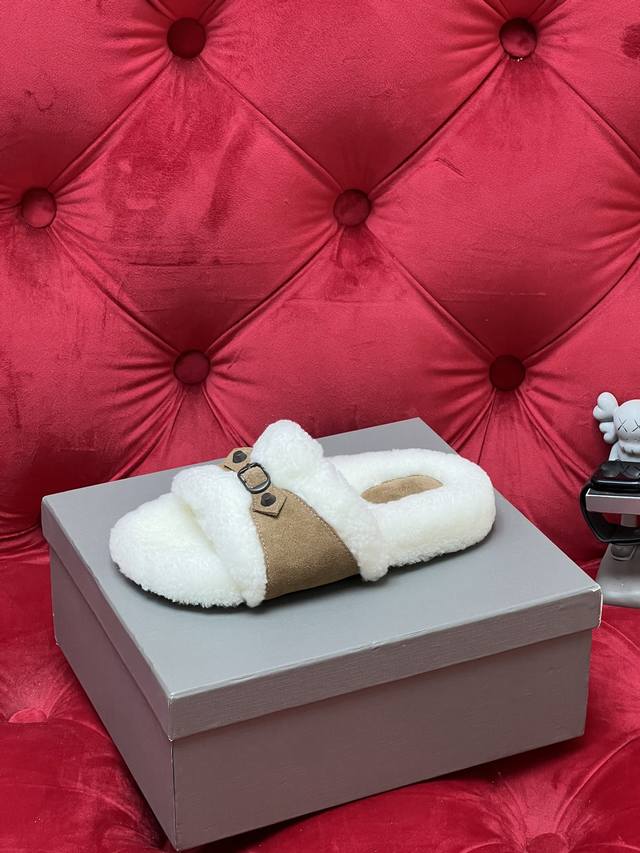 独家实拍 顶级版本 Balenciaga巴黎世家26Ssfw秋冬新款 羊毛拖鞋经典的搭扣铆钉毛拖鞋 这款在设计上独具匠心 以绑带与元素作为亮点 不仅能将稳固贴合