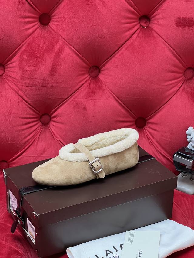 独家实拍 顶级版本 Alaia 阿莱亚26Ss秋冬新品平底玛丽珍毛毛鞋颗粒羊羔毛保暖包子鞋 原版1：1进口颗粒羊羔毛 小众潮牌秋冬季不可错过的时尚单品 鞋面采用