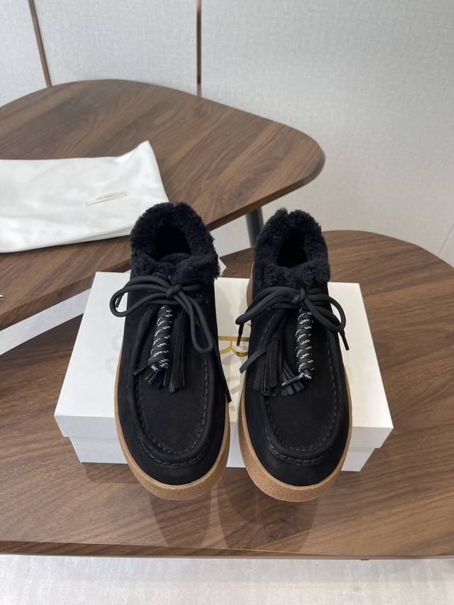 莞产The Row系带 25Ss 春夏新款 乐福鞋 高级感的正确打开方式！简洁又时髦 做工精细 真的一定要入手 真的很绝 越是看似简单的款越考验做工 版型之最！