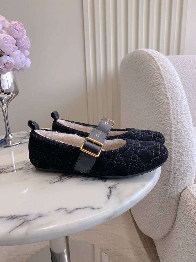 出厂价p Dio*新款菱格羊毛玛丽珍鞋 舒适保暖 精致又乖巧 舒适好穿 上脚效果绝绝子 鞋面进口牛反绒 内里垫脚进口羊毛 原版开模大底 尺码35-39 40 4