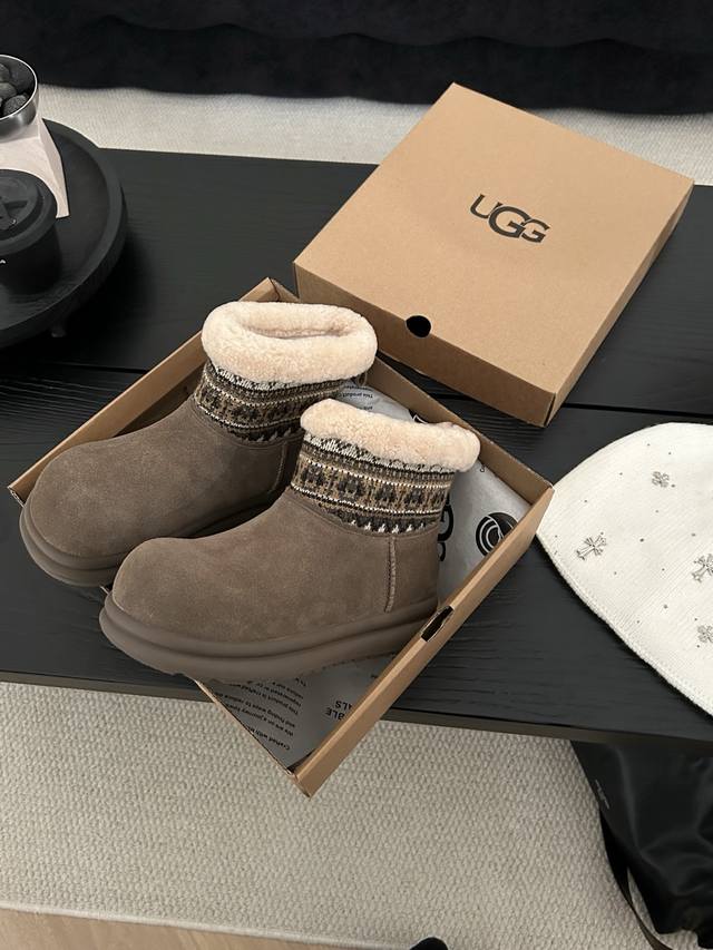 民族风图腾雪地靴羊卷毛领口+民族风提花织带 把温暖和异域风情都穿在脚上！厚底+圆润鞋型，像踩在棉花上走路，显高还显瘦！低饱和色系高级到骨子里，搭什么都像量身定制