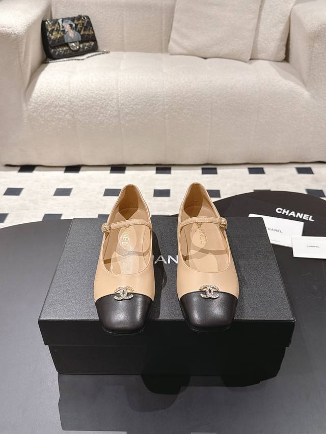 定制不退换 早秋新款Chanel 25K 双C方头平跟玛丽珍鞋 经典双C钻扣一字带舒适单鞋 经典配色方头钻扣点缀 时尚精致 又别具一格 香家高级感这块总让人大写
