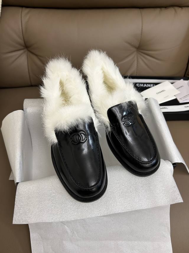 定制不退换 顶级货 Chanel 25N Coco Neige 滑雪系列毛绒鞋 秋冬毛毛乐福鞋太美啦 一整个上头 简直无法拒绝 毛绒绒的鞋子可可爱爱 又不失时尚