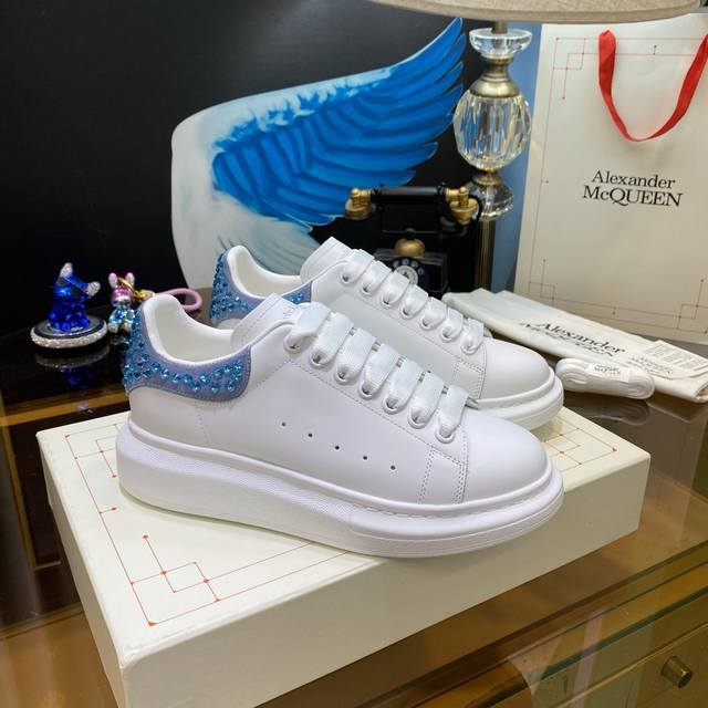 Alexander Mcqueen太阳]顶级板陆续引领上市啦 重工艺 春夏秋冬 顶级代购版本 面料Fabric：意大利进口高质感.丝绸牛皮 内里Inside O