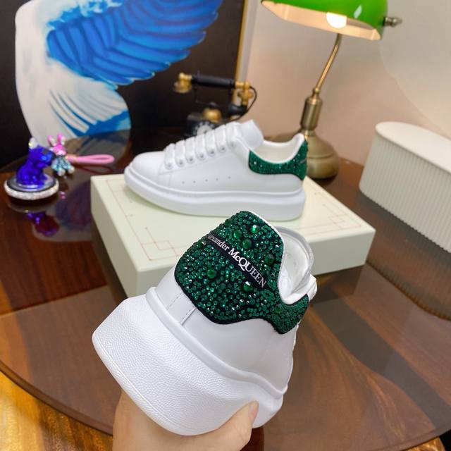 Alexander Mcqueen麦昆高版本再次升级为最高品质面市 气垫底变色重工艺 麦昆 春夏秋冬 顶级代购版本 面料Fabric：意大利进口高质感.抗水擦不