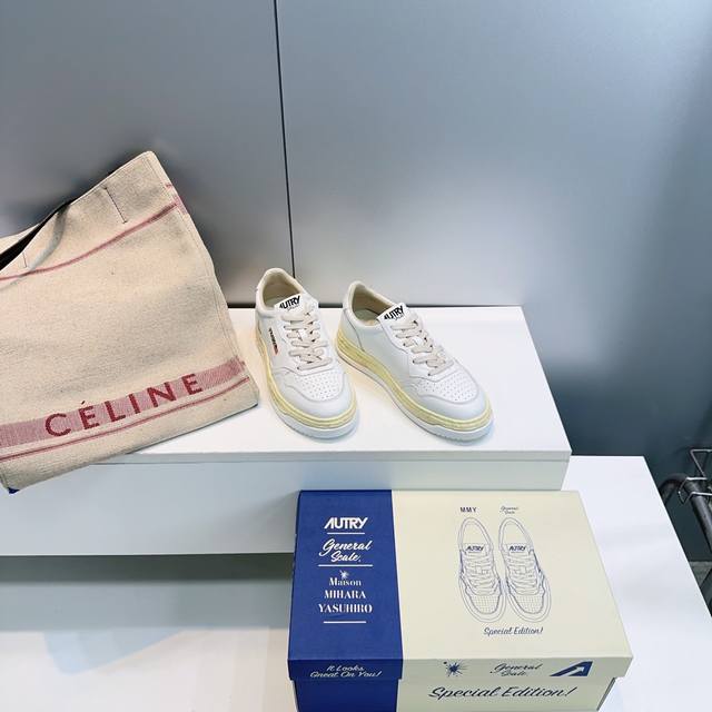 高品质出厂 ！顶级品质 情侣款！Autry 联名款纯原 26春夏最值得入的的复古 情侣款 脏脏 小白鞋板鞋！ 一双被韩国欧尼们穿火的小白鞋，相信很多热爱小白鞋的