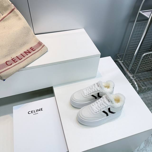高品质出厂毛里 ！Celine 赛琳2025秋冬新款拼皮凯旋门Logo松糕厚底毛毛小白鞋！羊毛里秋冬保暖搭配神器！ 强烈推荐 简单 舒服 干净的一款板鞋！ 就这