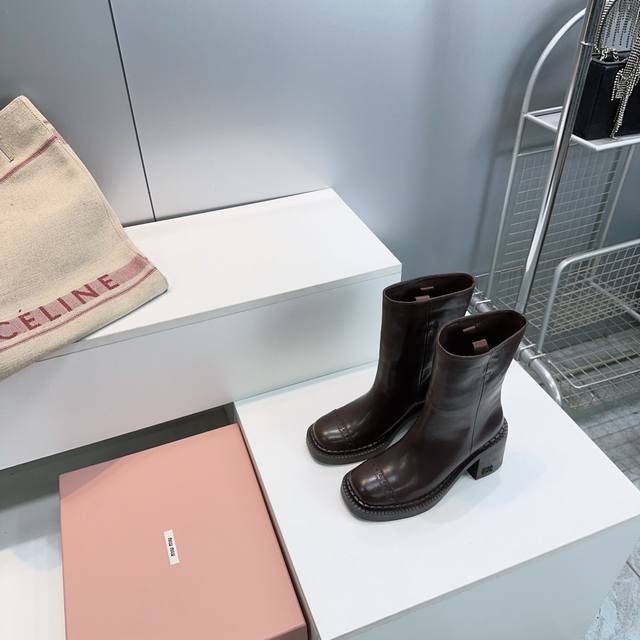 高品质出厂短 ！长680！顶级品质 Miumiu缪缪25秋冬新款粗高跟骑士靴长靴短靴系列直筒鞋型硬朗又霸气 上脚又酷又飒 超级有气场 简约百搭版型 怎么穿都不会