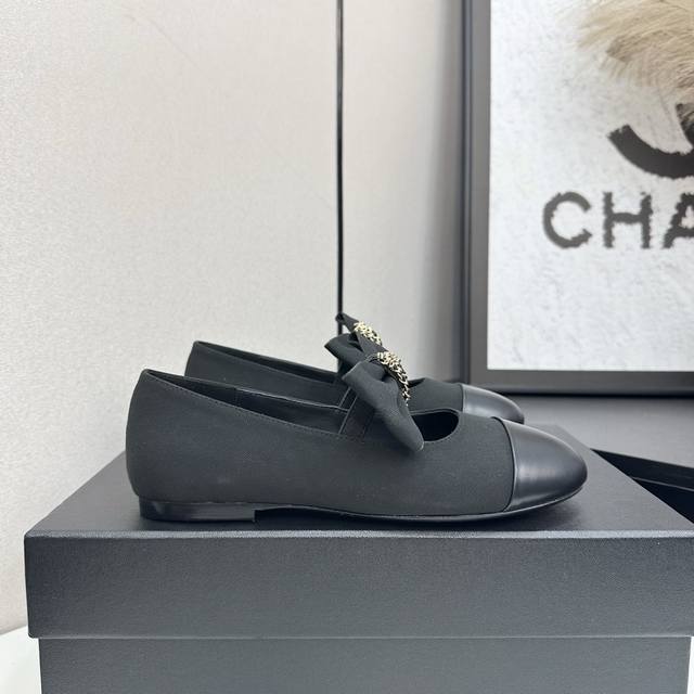 2025小香 本季秋冬季必备单品！！ 香奈儿秋冬重工爆款 小红书力推款，怎么搭配都好看，时髦精必备，香奈儿女士钟爱简约又难以抗拒系搭配展现与众不同的穿搭风格、自