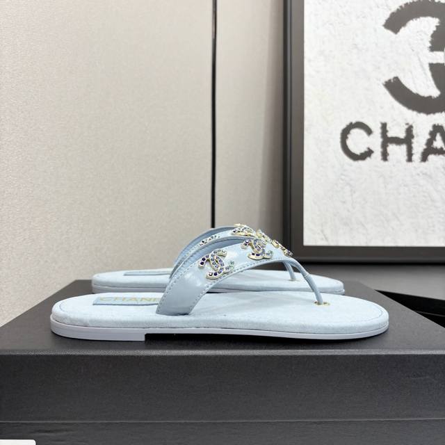 2025★★★★★ 众多明星网红上脚，国内外博主刷爆的一个百搭系列，春夏衣橱搭配必备 凉鞋首选. 鞋面：进口羊皮 内里: 进口水晶羊皮内里 大底：原版开模定制真