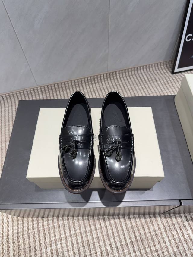 出厂： 独家顶级版本 Brunellocucinelli 2025Vs秋冬季毛里乐福系列 Brunellocucinelli 原版定制 穿着它轻盈舒适，即使通勤