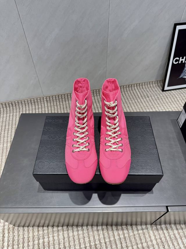 出厂:情侣 独家顶级版本 Dries Van Noten小众2025Vs秋季最新休闲系列 情侣彩色高帮休闲鞋 Dvn运动鞋 设计师通过改造、扭曲和颠覆经典元素，