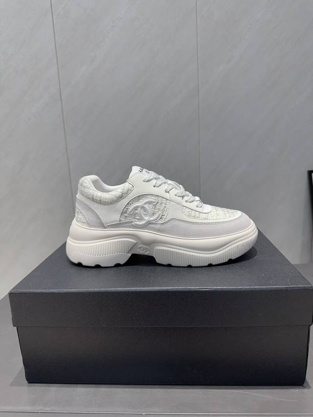 出厂: 独家顶级版本 小香C家2025Vs早秋火爆休闲系列 拼色厚底休闲鞋 仙女款，最新的拼色绝了，无法抗拒，最新饼干鞋目前超级流行的彩色休闲鞋，网红明星小红书