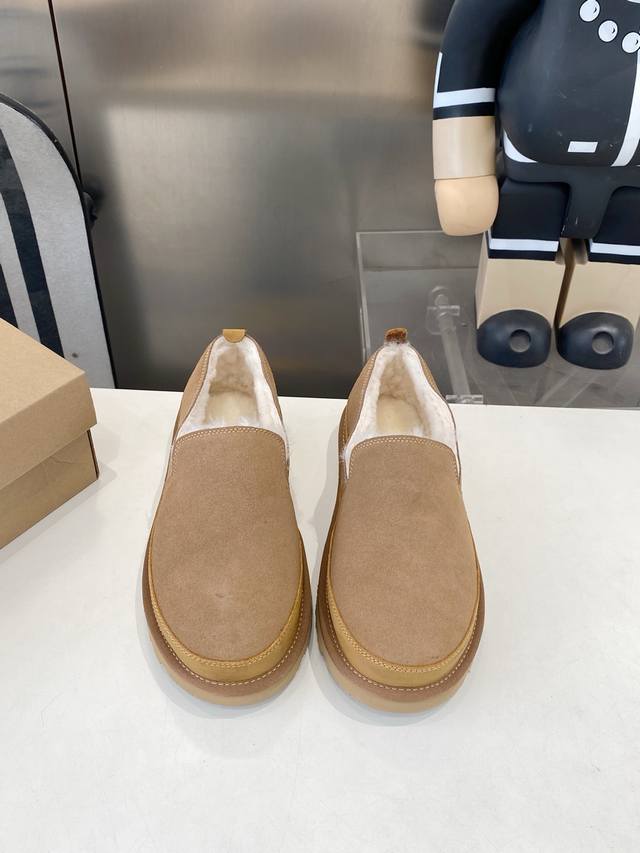 出厂 男款 .男士 男鞋冬季雪地靴 毛毛鞋 一脚蹬休闲鞋搭配系数也是百分百 炸好看时尚感十足穿上气场爆涨 鞋面：优质牛反绒 内里：羊皮毛一体内里羊毛 大底：Ev