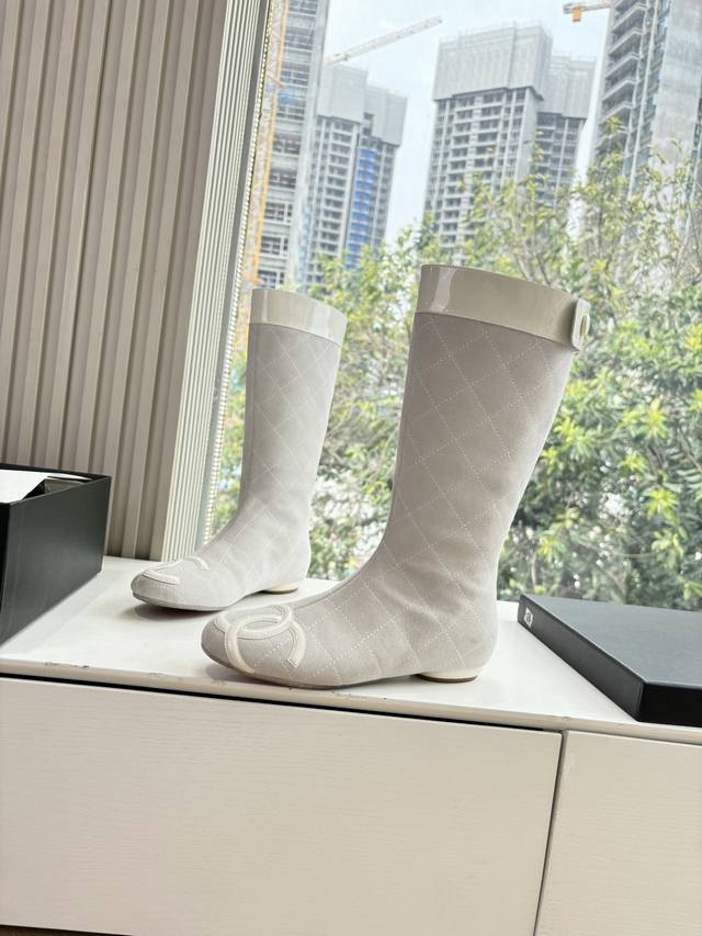 G988代购级别Chanel香奈儿*小香秋冬切尔西短靴新款骑士靴库靴这款骑士靴真的是帅气时尚的代表马丁靴骑士靴靴筒Chanel字母点缀 低调不失奢华！简约时尚个