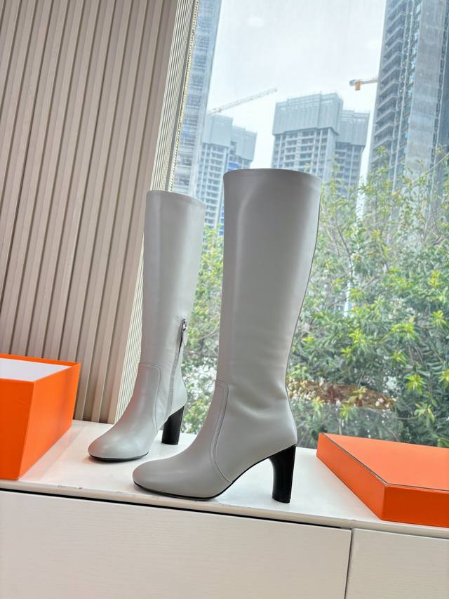 G203代购级别所见即所得 H家 2025秋冬新款 Hermes爱马仕经典长靴靴子专柜价格p接近2W高昂的售价自然有独特的工艺和品质这款靴子的皮料全部为进口定制