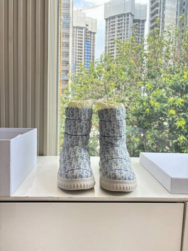 G133Miss Dior 迪奥 Cd 2025秋冬羽绒靴 Miss Dior 迪奥 Cd2025秋冬最新色高定海报款D-Major拼色字母Logo 圆头中筒涂