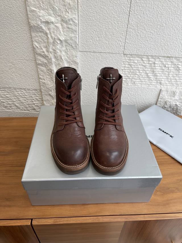 顶级版本: Smfk 十字 25Ss 秋冬新款 Rage Wild 野性起源系列 系带 马丁靴 机车靴 Rage野性手工的鞋履系列，传承延续经典鞋履制造工艺，从