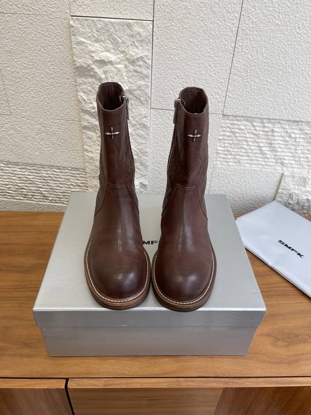 顶级版本: Smfk 十字 25Ss 秋冬新款 Rage Wild 野性起源系列 及踝靴 马丁靴 Rage野性手工的鞋履系列，传承延续经典鞋履制造工艺，从材料制