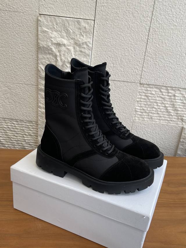 顶级版本: Celine赛琳 25Ss 秋冬新款 侧拉链 绑带 厚底Margaret靴子 马丁靴 超好看的帅气中性风绑带拼接马丁靴，时髦精必备款。显瘦增高，最重