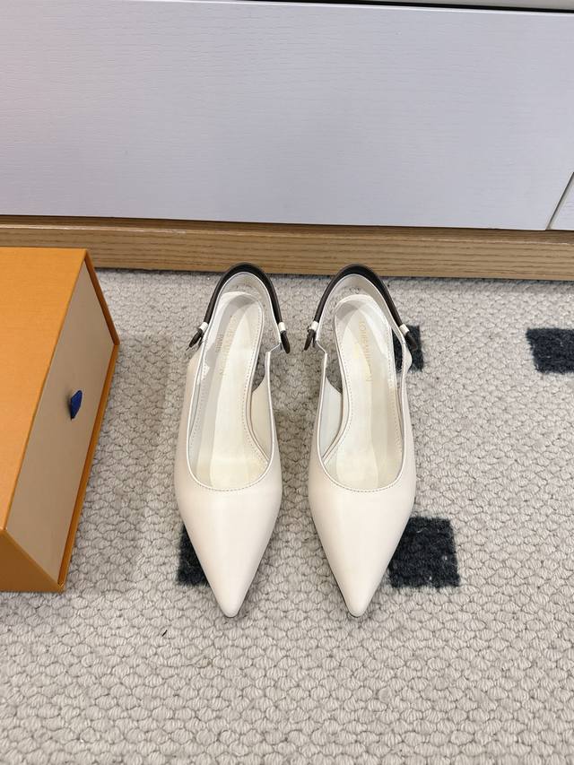 顶级复刻高端品质Lab 驴牌新品跑量 老花尖头后空猫跟凉鞋 面料采用原版定制皮料 内里垫脚均为羊皮 意大利进口真皮大底 跟高8Cm、5Cm、平跟 尺码35-41