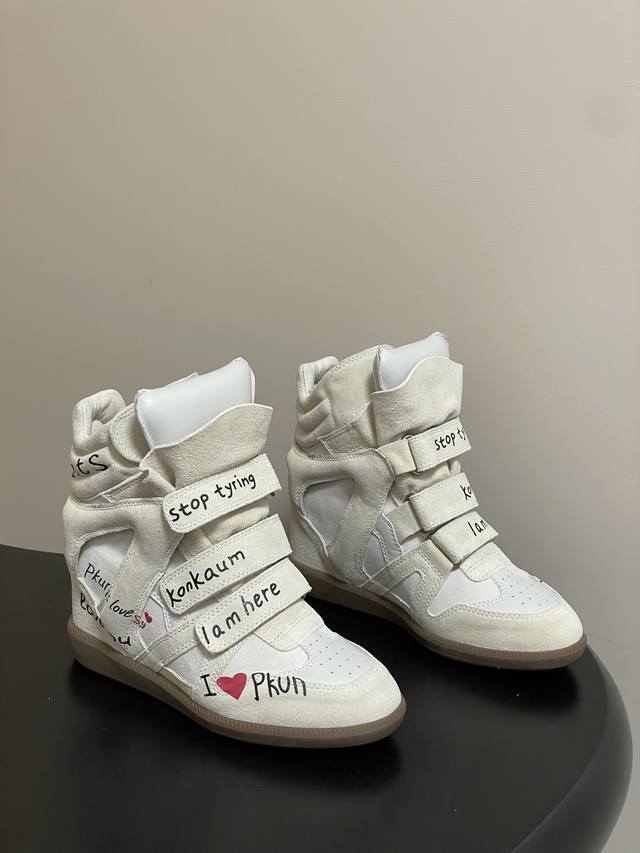 伊莎贝尔 涂鸦新款魔术贴休闲高帮鞋厚底短靴 Ins网红博主热推！一双简单又不失高级的靴子...原版1:1复刻隐线大底！脚感特别舒适 随意百搭！超级适合街拍，好穿