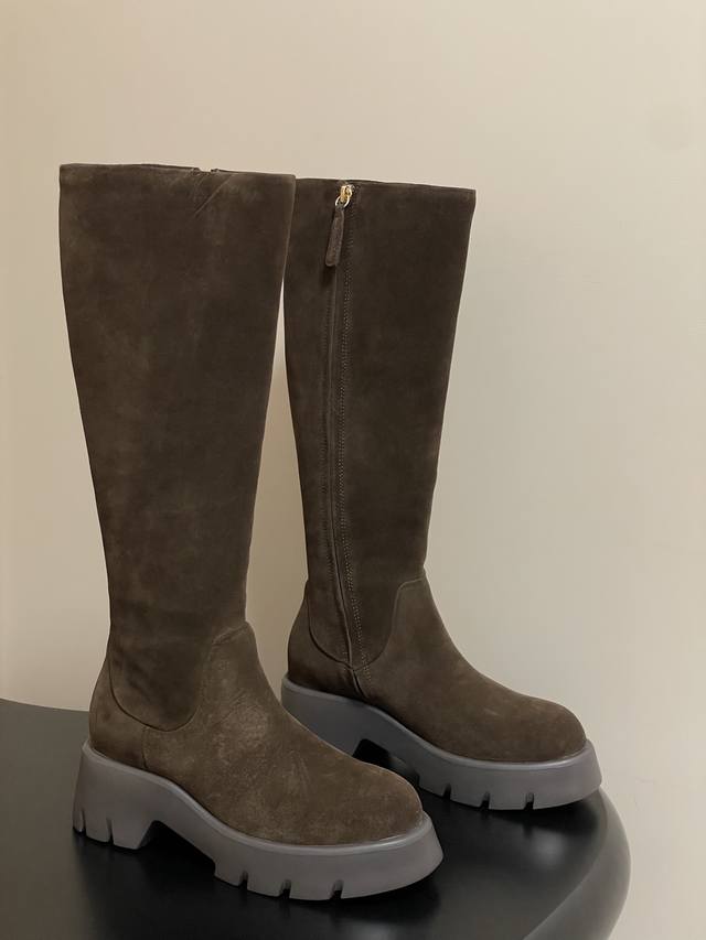 顶级品质秋冬新款 罗西 Gr厚底直筒靴侧拉链长靴 增高松糕底靴子 鞋面进口优质牛皮 牛反绒 内里垫脚羊皮 舒适透气 原版开模Ip发泡超轻美耐大底 尺码35-40