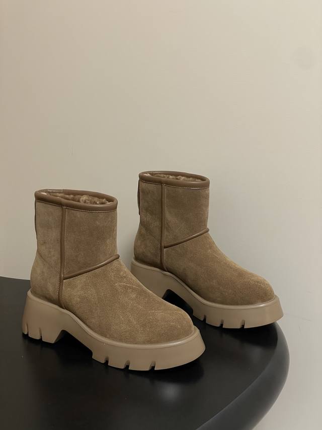 顶级品质秋冬新款 罗西 Gr厚底麂皮绒面羊毛短靴羊毛里及踝靴一脚蹬增高松糕底雪地靴. 鞋面采用原版进口牛反绒 内里垫脚羊毛 超级保暖 原版开模Ip发泡超轻美耐底