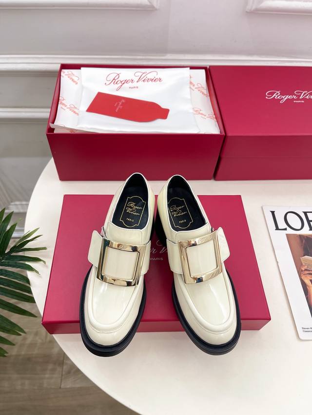 R 25 2025秋冬新品Viv Rangers方扣乐福鞋 系列上新~ Rv 专柜主打 原版购入 经典鞋型 极具摩登范儿 代购级别 日常搭配和重要场合搭配的女神