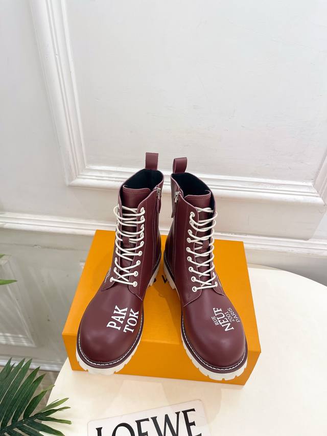 Lv 路易威登 25 2025秋冬新品 顶级版本 专柜主打最新款 Lv印花厚底情侣款马丁靴短靴 硬货上新 Bs代购级别！高级感十足！国内外博主刷爆的一款，复古又