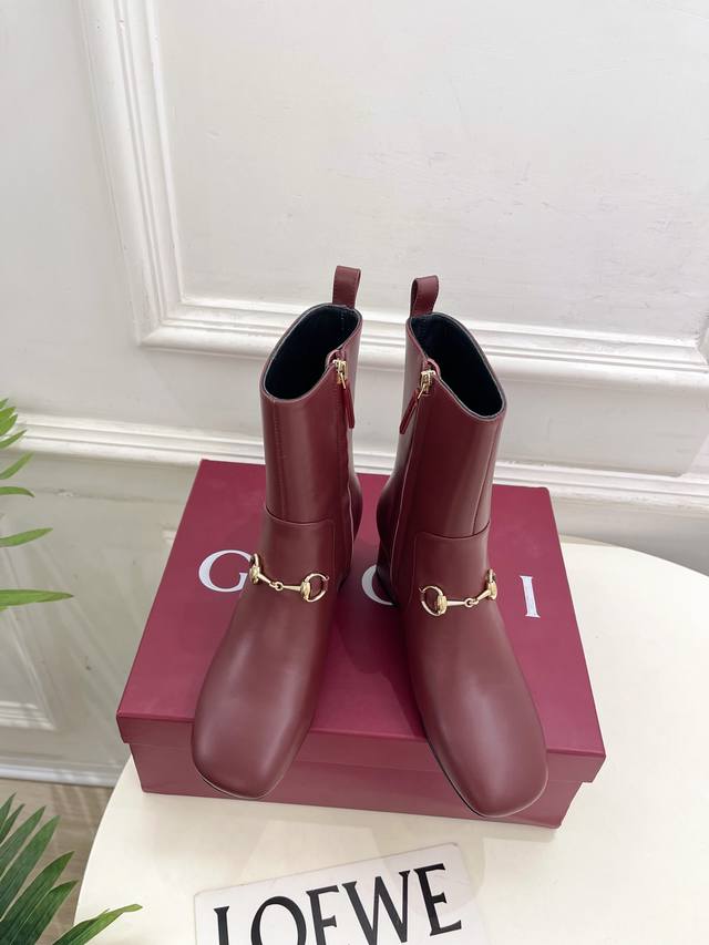 Gucci 古驰 25 2025G家秋冬新品经典马衔扣粗跟短靴 主打系列终于面世，狠货值得期待！原有的经典 创造新设计 Bs代购级别！高级感十足！国内外博主刷爆