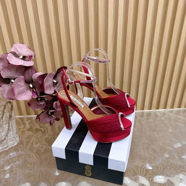 Aquazzura 2025 新款顶级版本 菠萝女士幻彩 高跟凉鞋原版1比1开模鞋跟 高跟闪耀光芒 进口羊皮搭配原版开模鞋跟，简单大方 .使鞋子更有女人味，适合