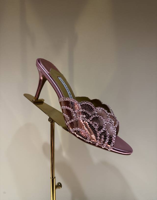 Aquazzur*大菠萝亮片装饰激光高跟鞋 2025春夏最新款蝴蝶装饰粗跟凉鞋 上脚超级有气质 既简洁又时髦 太闪太美啦 美出出新高度！ 交叉设计，时尚感满满