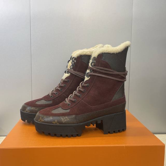 工厂p价p Louis Vuitton* 2025秋冬新款防寒保暖羊羔毛系带机车短靴 Lv字母Logo厚底低跟防水台拼色骑士靴 材质：鞋面进口小牛皮 进口老花皮