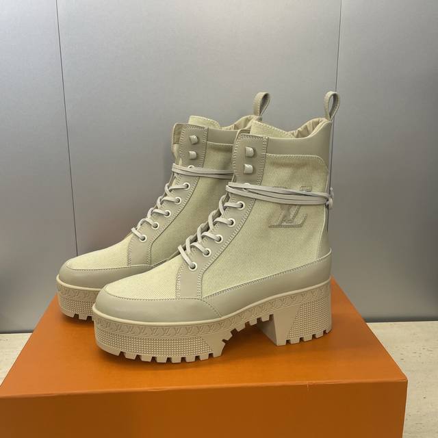 工厂p价p Louis Vuitton* 2025秋冬新款系带机车短靴 Lv字母Logo厚底低跟防水台拼色骑士靴 材质：鞋面进口小牛皮 进口环保透气科技面料+水