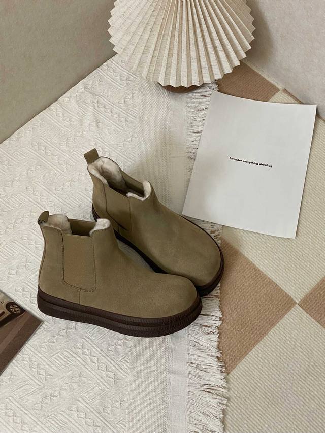 会呼吸的温暖 内里羊皮毛一体 羊毛长达1.5Cm 鞋面头层牛皮包裹，保暖不闷汗 实测-20℃依然暖如烤火 蓬松羊毛踩着像云朵，逛整天都不累 尺码：35-40 厂