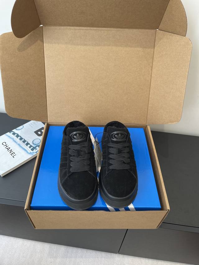 Adidas三叶草 25Ss秋冬新品 厚底 羊毛半拖 助你轻松应对寒冷 内里柔软舒适 营造温暖感受 外侧匠心设计 令稚嫩双足保持干爽 麂皮面料 有效应对不良天气