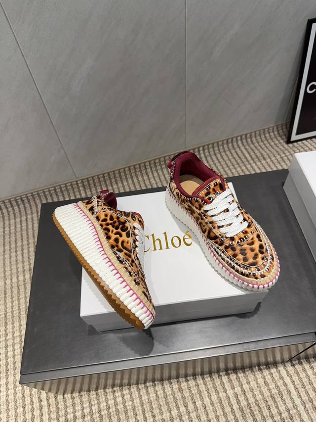 出厂: 独家顶级版本 Chioe克洛伊2025Vs秋季最新休闲爆款系列 拼色厚底休闲鞋 原版鞋底，全手工穿线，所有的位置刚刚好 ，网红爆款，顶级休闲度假系列 大