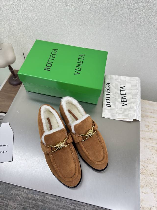 羊羔毛鞋里 金属鎏金扣件装饰 Bottega Venet* 女士Astaire乐福 毛里单鞋 原版一比一做法 皮扣 棕色 高丝光牛反绒皮 内里 羊羔毛 微卷系列