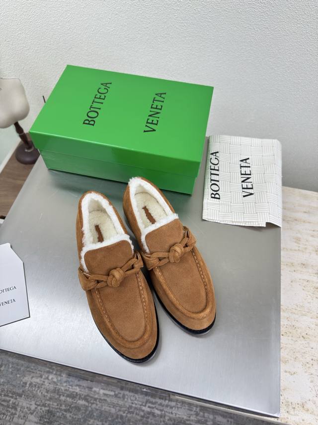 羊羔毛鞋里 真皮扣件装饰 Bottega Venet* 女士Astaire乐福 毛里单鞋 原版一比一做法 皮扣 棕色 高级 高丝光牛反绒皮 内里 羊羔毛 微卷系