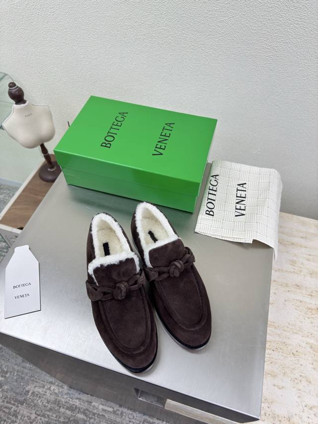 羊羔毛鞋里 真皮扣件装饰 Bottega Venet* 女士Astaire乐福 毛里单鞋 原版一比一做法 皮扣 咖啡色 高丝光牛反绒皮 内里 羊羔毛 微卷系列