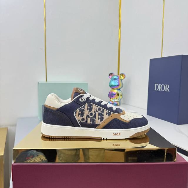 男 低帮 # 迪奥提花刺绣工艺系列顶级版本高低帮休闲运动鞋 独到诠释男装艺术总监金 琼斯 Kim Jo-Nes 崇尚的运动风范，为现代男士呈献新颖的时尚态度。