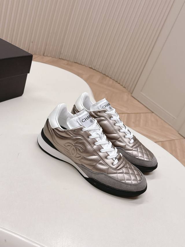 Chanel 香奈儿25N系列 德训鞋 菱格纹小羊皮运动鞋棒球鞋 Coco女孩必入 款式百搭不出错 超级舒服 时尚感极强 经典百搭 穿上巨秀气随性 是搭配短裤与
