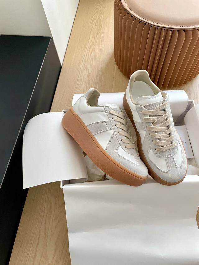 各大博都主有荐推的 永不褪色的阿甘训德鞋 绝对人手入必的德训白小鞋 原版开发 选料对色完美大货 越看单简细越节要做到差无别 原版定牛制皮 牛反绒 定染原正版确料