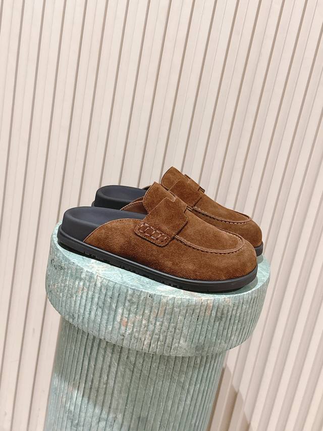 顶级版本：情侣款女款 男款10 加白色飞机盒 :Herme* 爱马仕 25Ss 博肯半拖 潮流穿搭必入勃肯半拖 H经典装饰完全是我的菜 仿佛是有一种魔力 越看越