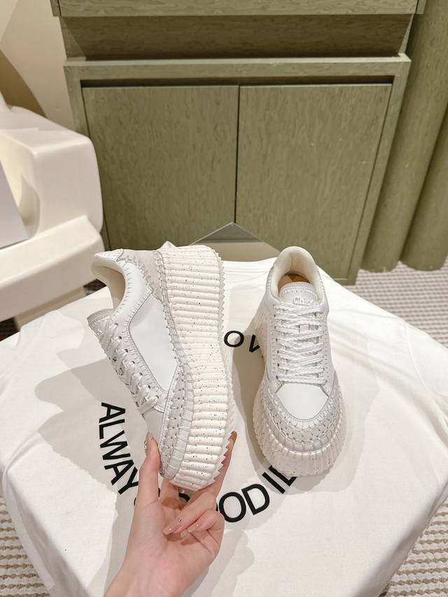 克洛伊新款弹力袜子短靴 入手一款本季颜值爆表的酷潮靴， 专柜以7800购入！全网独家开模定制，历经1个月调整还原正品级，专柜验货级别 鞋面原版一比一定制弹力袜，