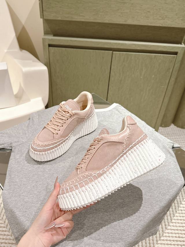 克洛伊新款弹力袜子短靴 入手一款本季颜值爆表的酷潮靴， 专柜以7800购入！全网独家开模定制，历经1个月调整还原正品级，专柜验货级别 鞋面原版一比一定制弹力袜，