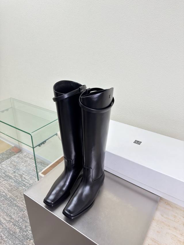 骑士靴 高版本 全真皮 高靴 TotêMe 法式浪漫 极简主义 出厂 北欧简约设计 轻奢品牌 面料选用小牛皮 高端 舒适 内里选用牛皮内里 搭配弹力橡筋 简约设